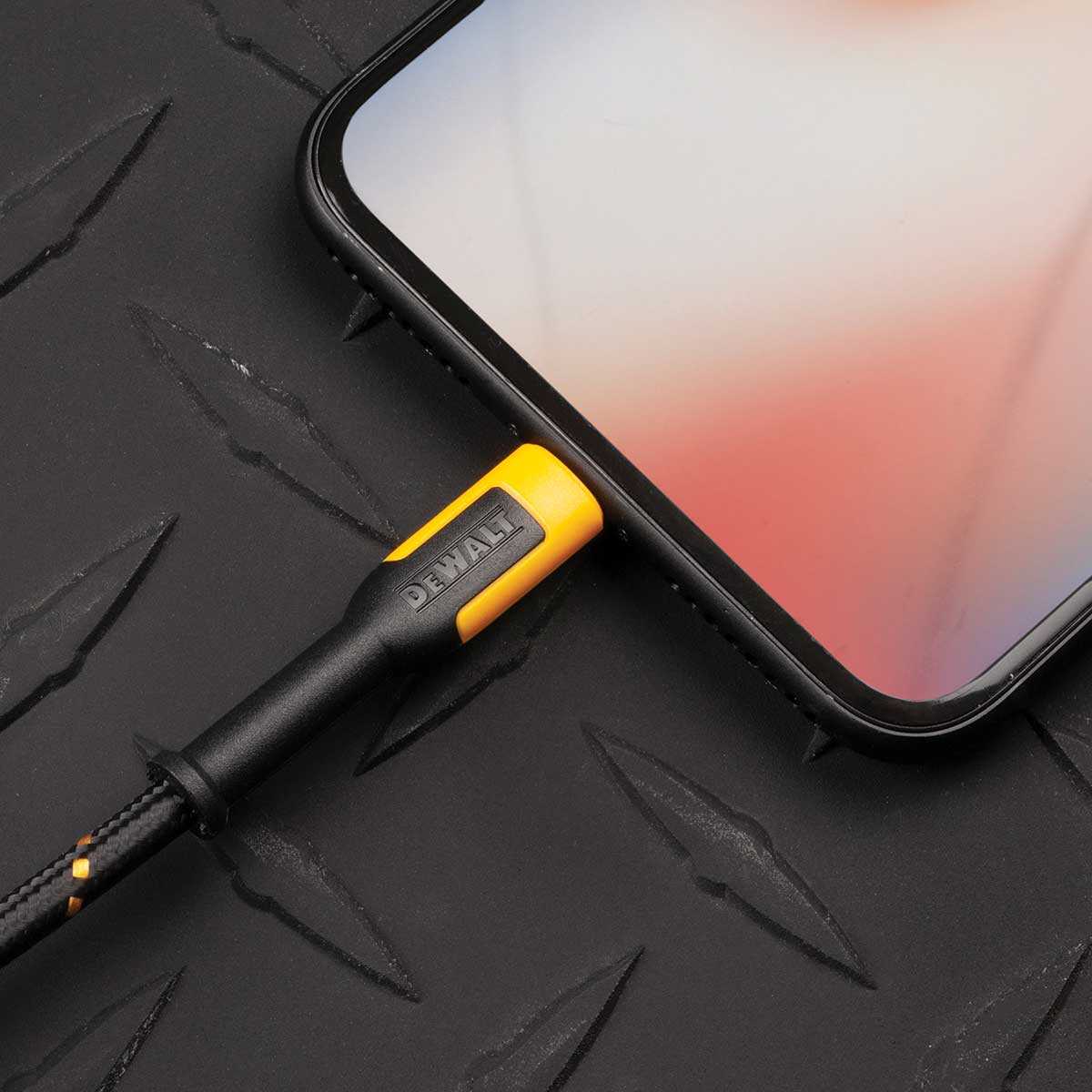 Dewalt, DEWALT 4-ft. Reinforced Cable for Lightning to USB-C