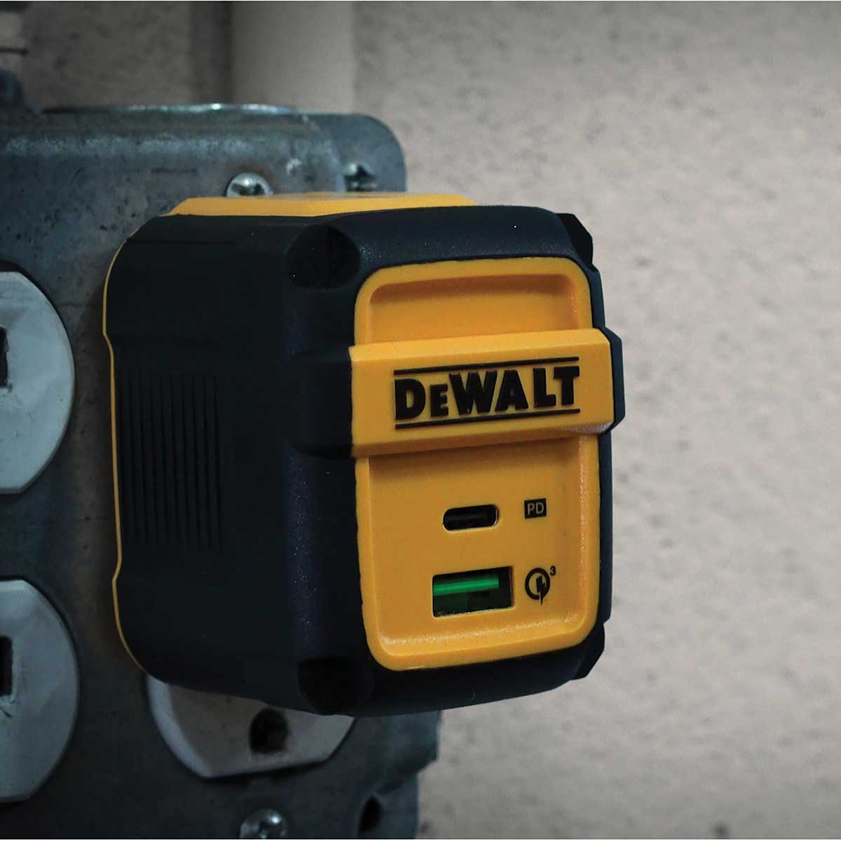 Dewalt, DEWALT 49.5W 2-Port Worksite USB PD Charger